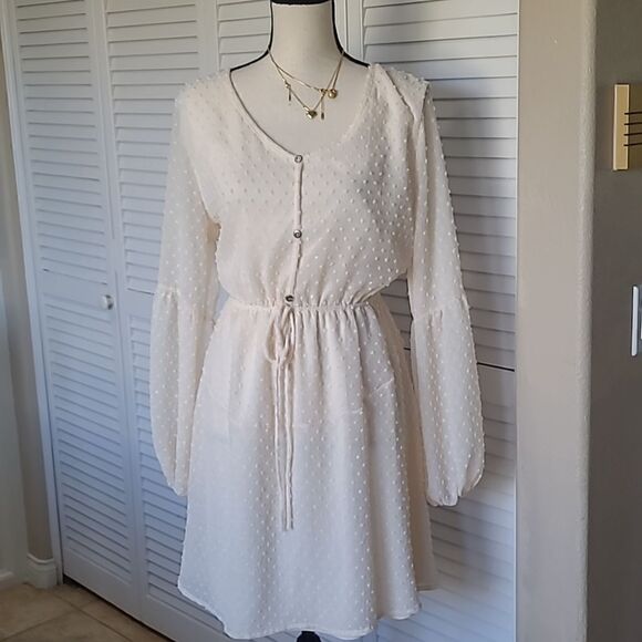 💲1️⃣0️⃣ Bundled ✔️Swiss Dot Cream Peasant Dress sz Med  - Picture 1 of 16